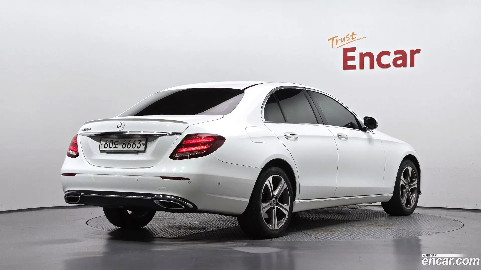 Main__Slider__Photo:E-Class Mercedes-Benz 2018.10-1