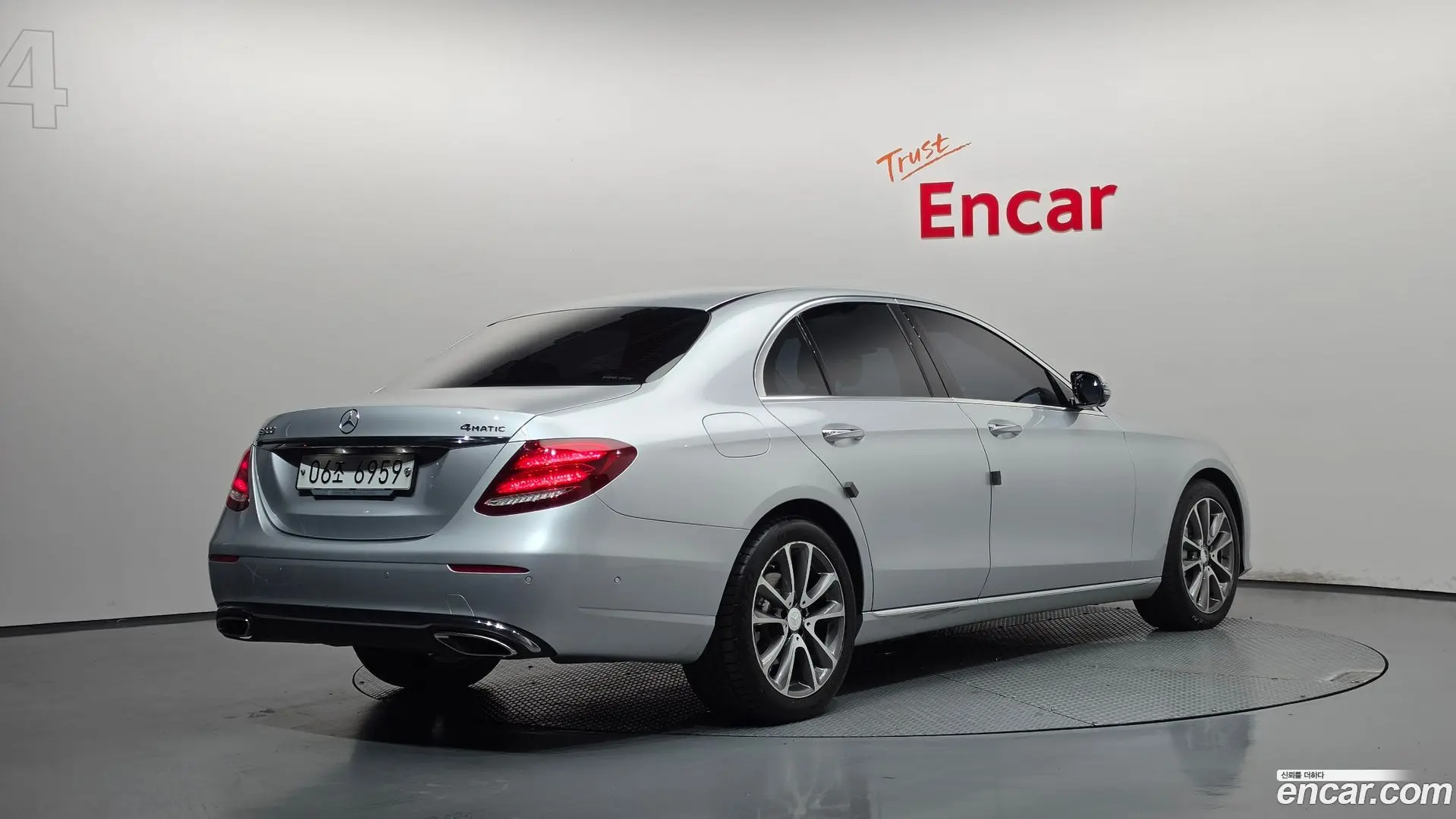 Main__Slider__Photo:E-Class Mercedes-Benz 2018.11-1