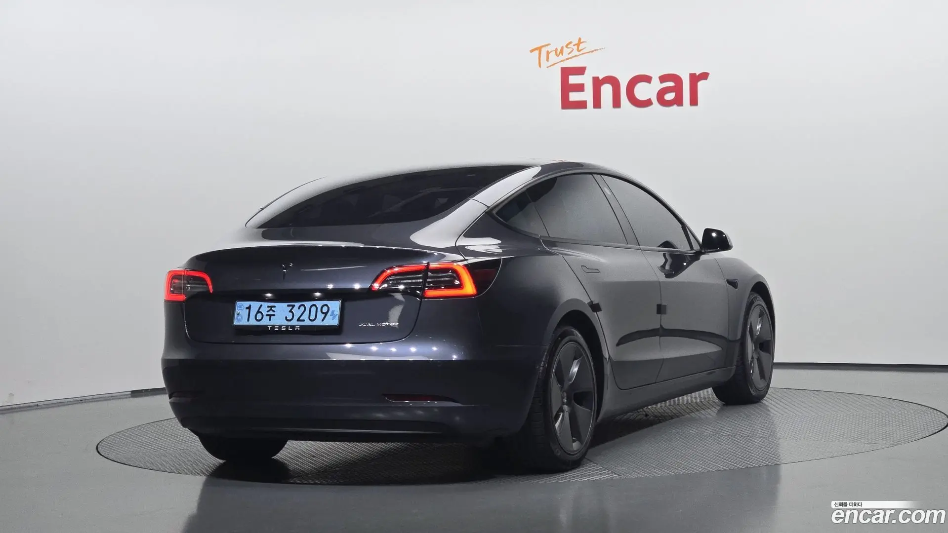 Main__Slider__Photo:Model 3 Tesla 2022.5-1