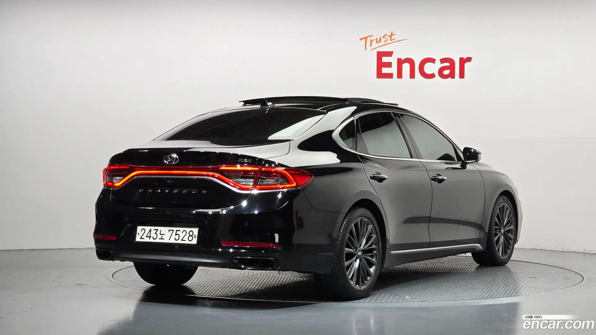 Main__Slider__Photo:Grandeur Hyundai 2017.7-1