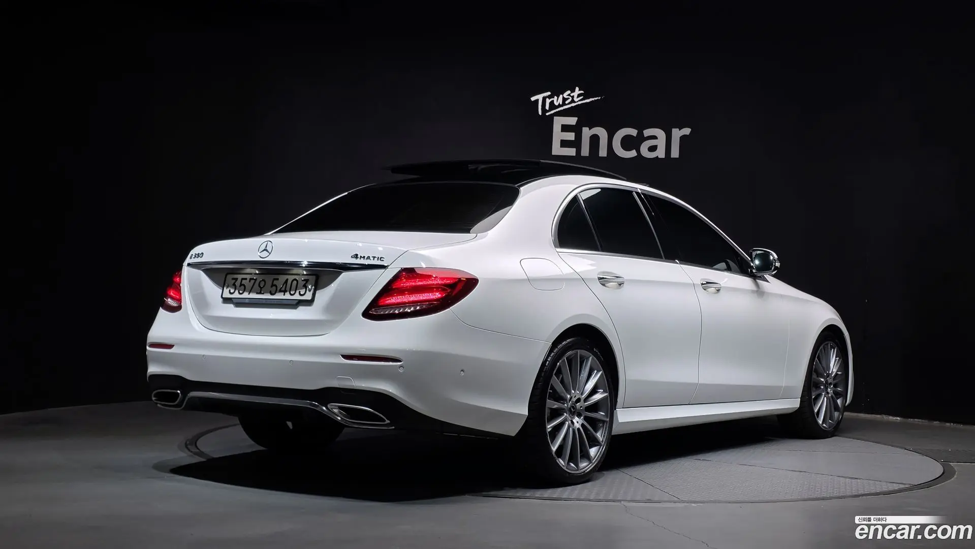 Main__Slider__Photo:E-Class Mercedes-Benz 2020.7-1
