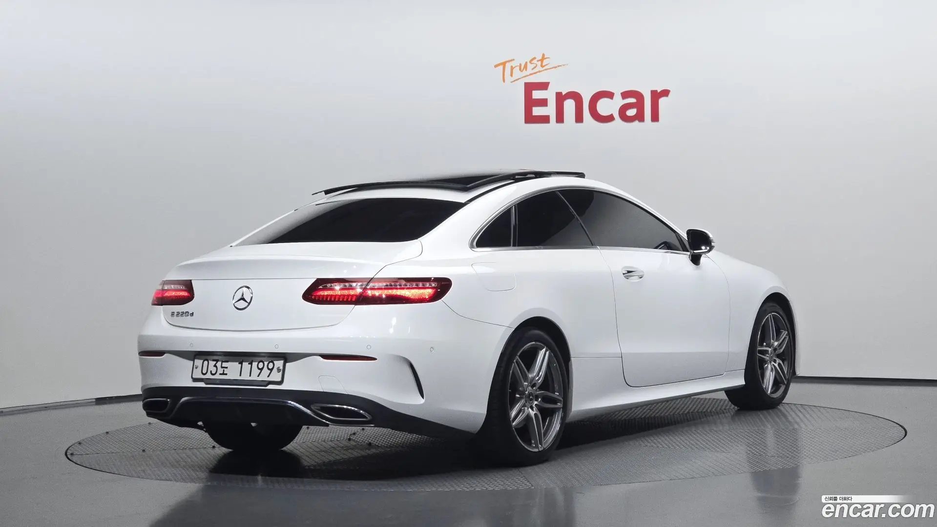 Main__Slider__Photo:E-Class Mercedes-Benz 2018.6-1