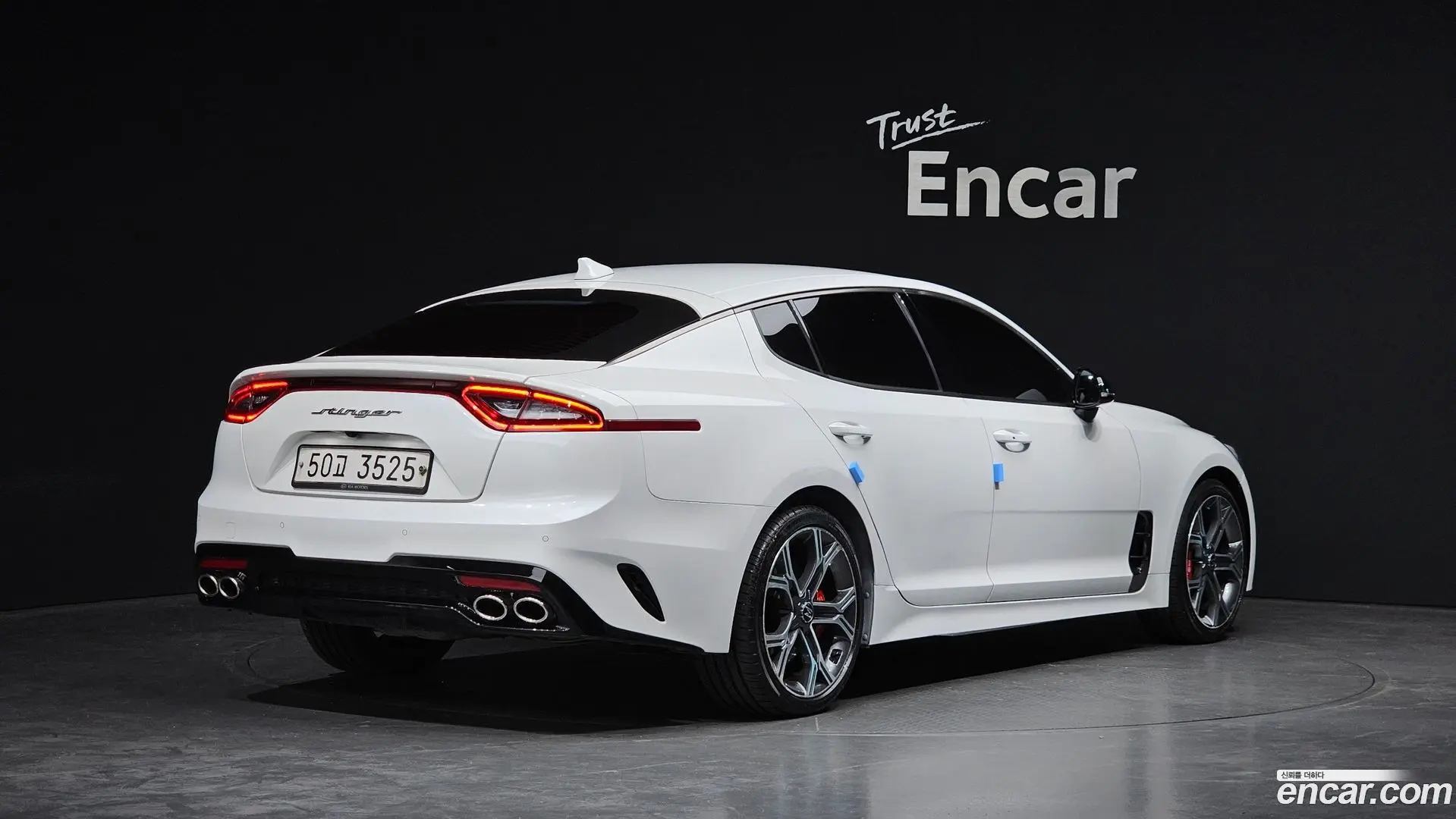 Main__Slider__Photo:Stinger Kia 2019.4-1