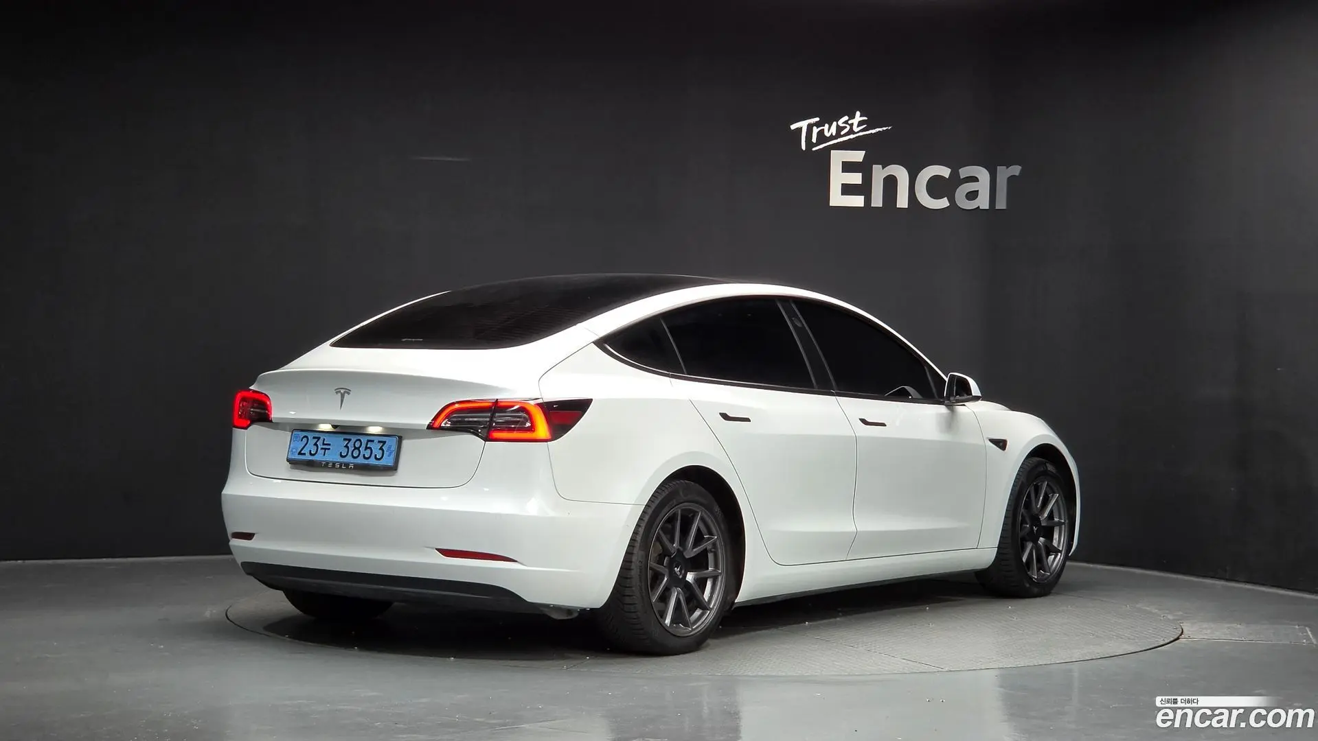 Main__Slider__Photo:Model 3 Tesla 2021.7-1