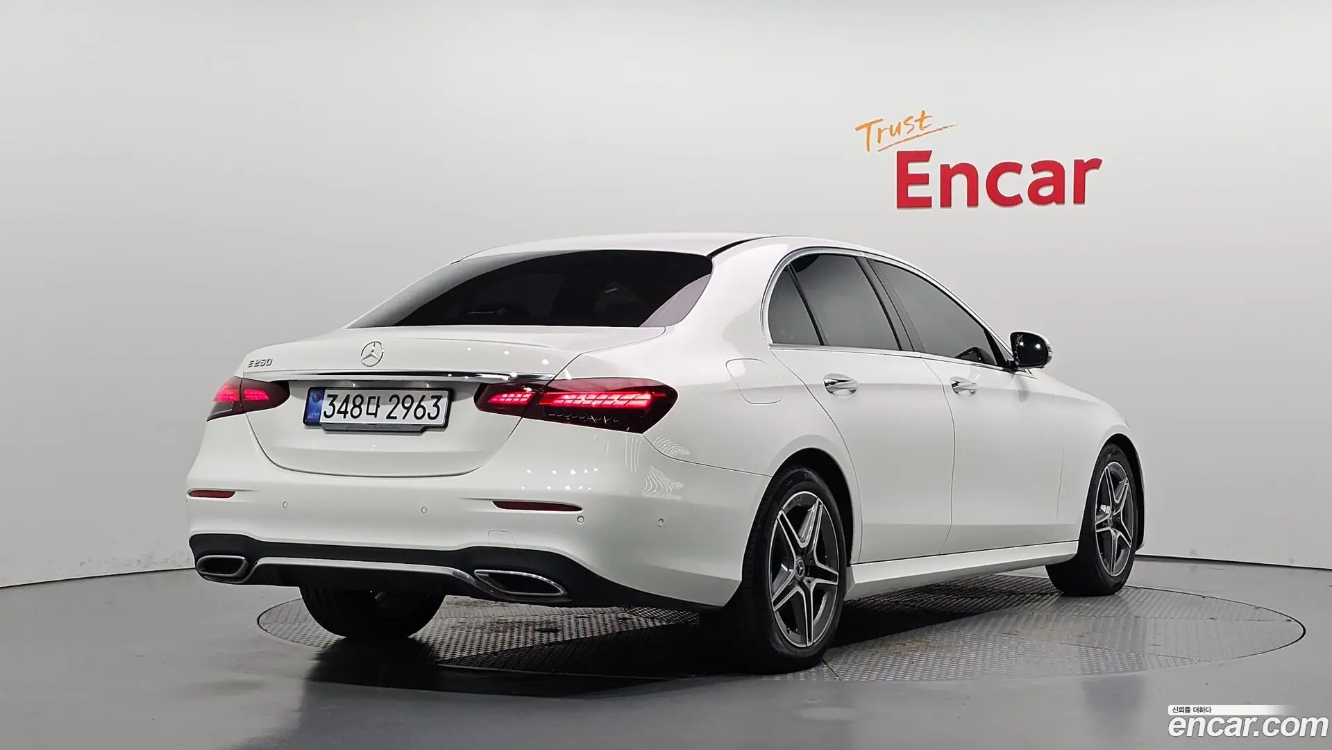 Main__Slider__Photo:E-Class Mercedes-Benz 2023.2-1
