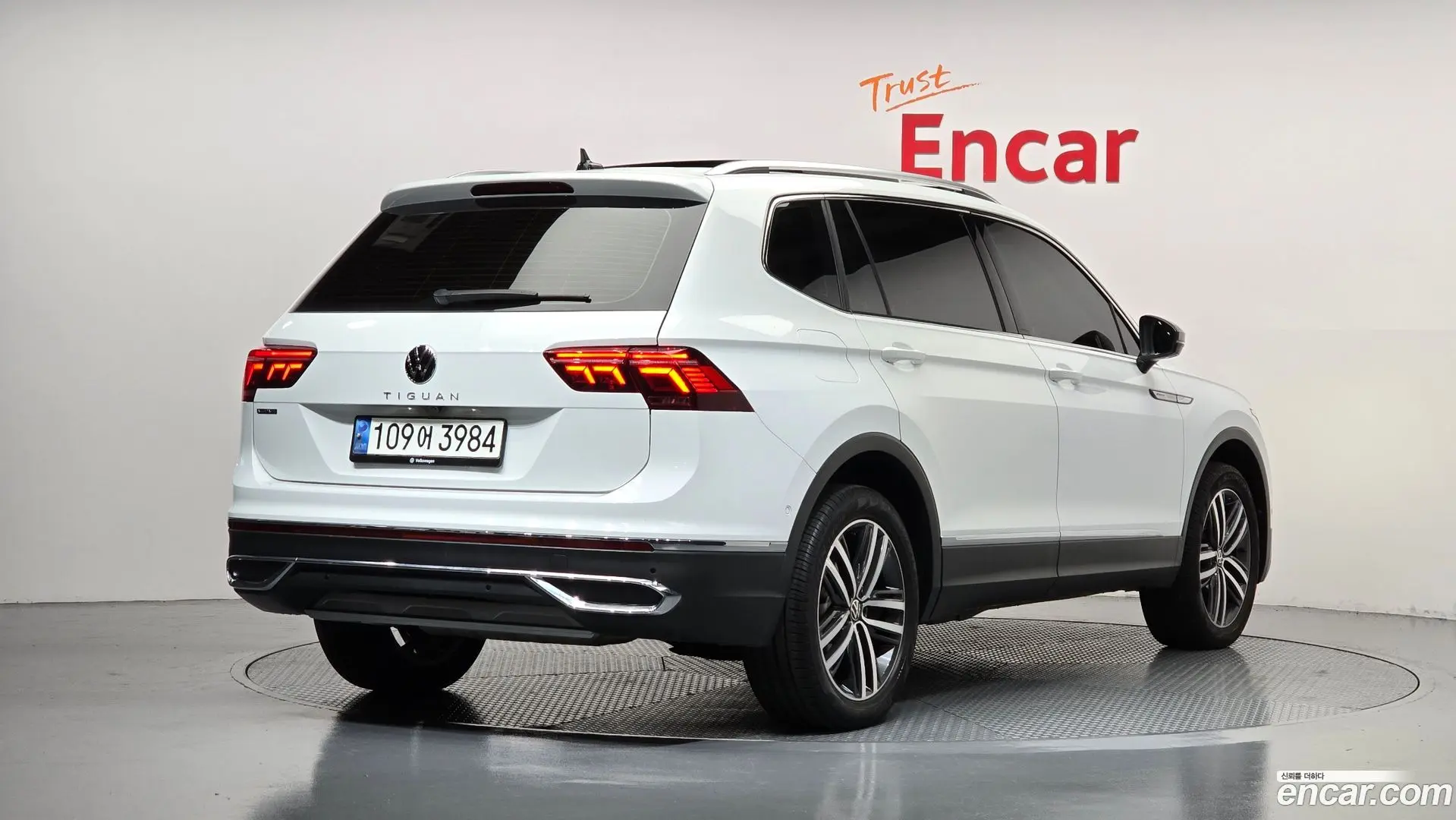 Main__Slider__Photo:Tiguan Volkswagen 2022.11-1