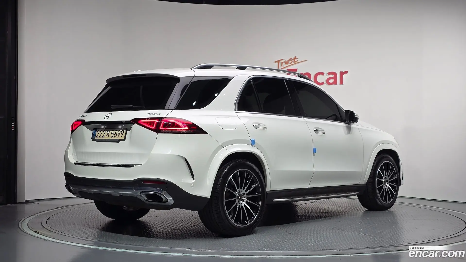 Main__Slider__Photo:GLE-Class Mercedes-Benz 2021.10-1