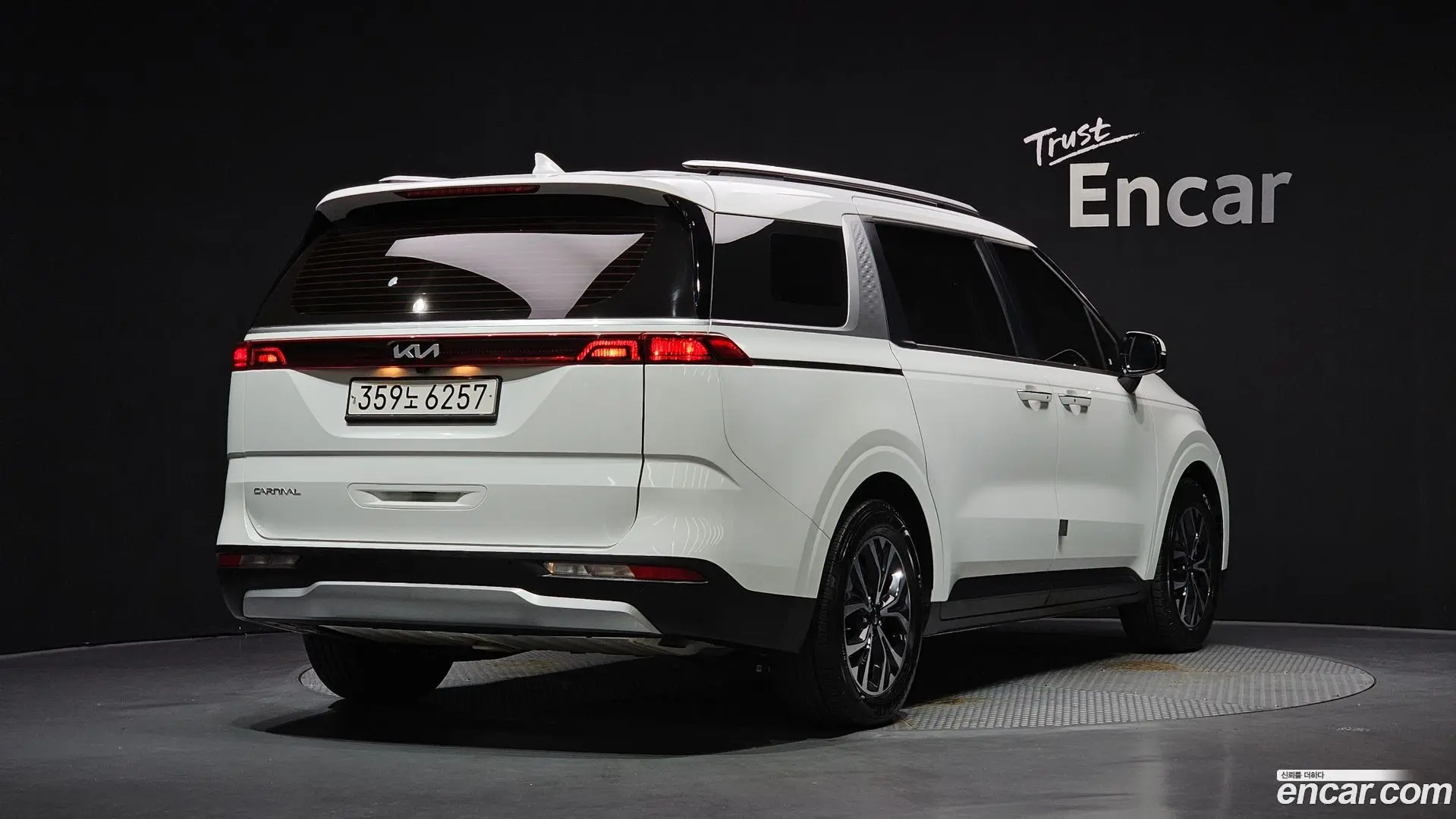 Main__Slider__Photo:Canival Kia 2023.7-1