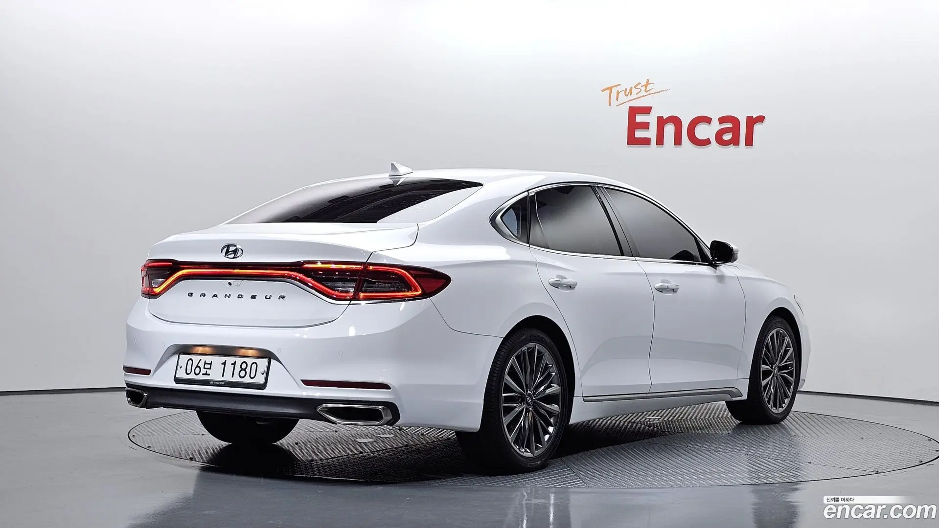 Main__Slider__Photo:Grandeur Hyundai 2017.8-1