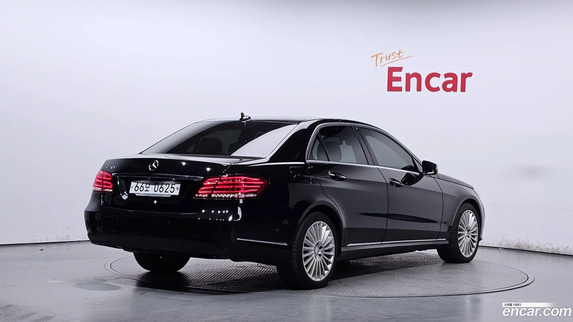 Main__Slider__Photo:E-Class Mercedes-Benz 2016.1-1