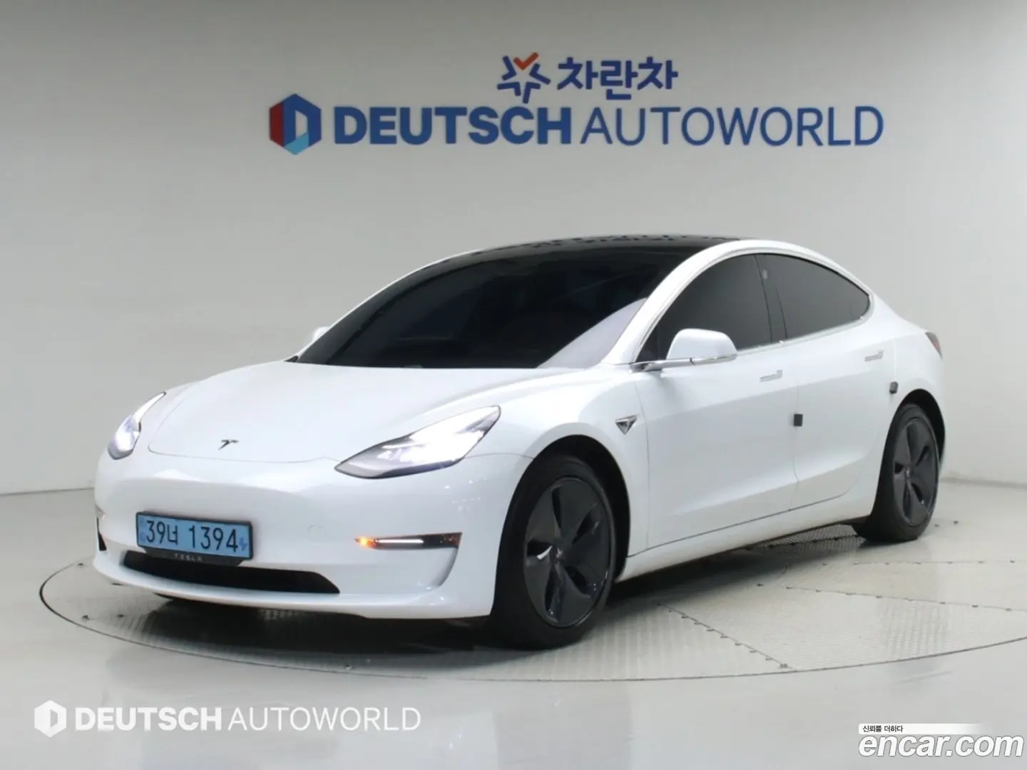Main__Slider__Photo:Model 3 Tesla 2019.10-1