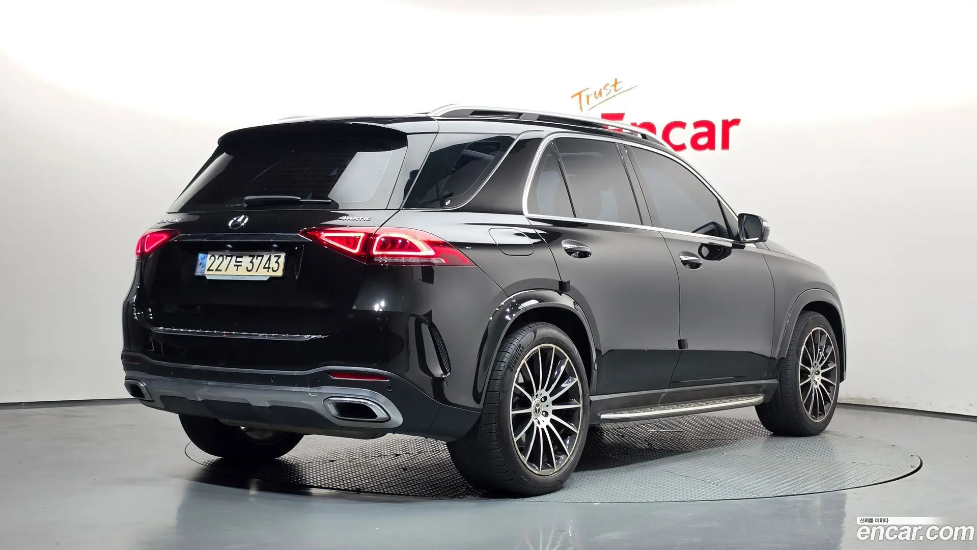 Main__Slider__Photo:GLE-Class Mercedes-Benz 2023.8-1