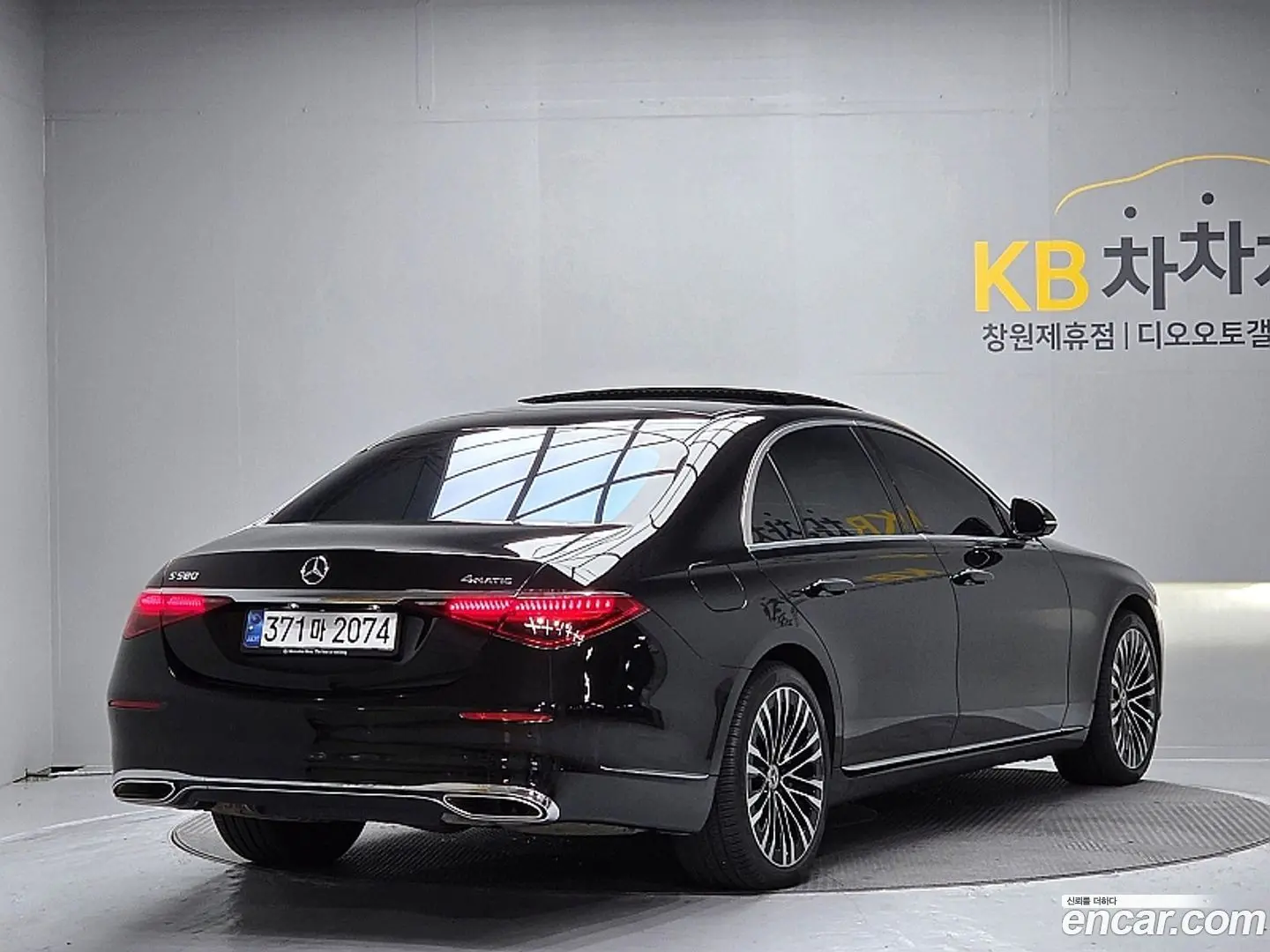 Main__Slider__Photo:S-Class Mercedes-Benz 2021.8-1