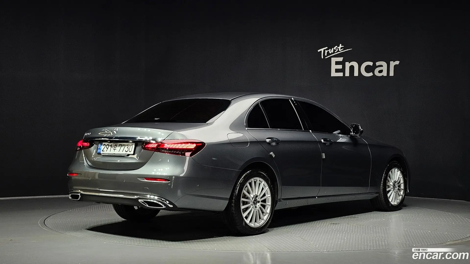 Main__Slider__Photo:E-Class Mercedes-Benz 2022.10-1