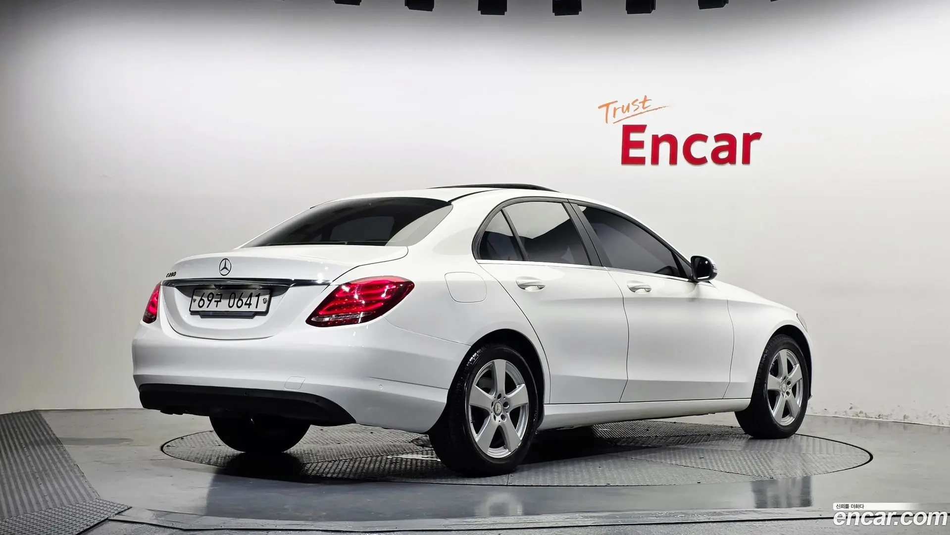 Main__Slider__Photo:C-Class Mercedes-Benz 2016.3-1