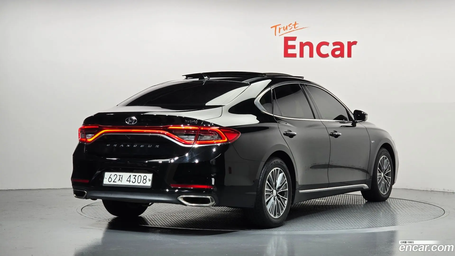 Main__Slider__Photo:Grandeur Hyundai 2017.6-1