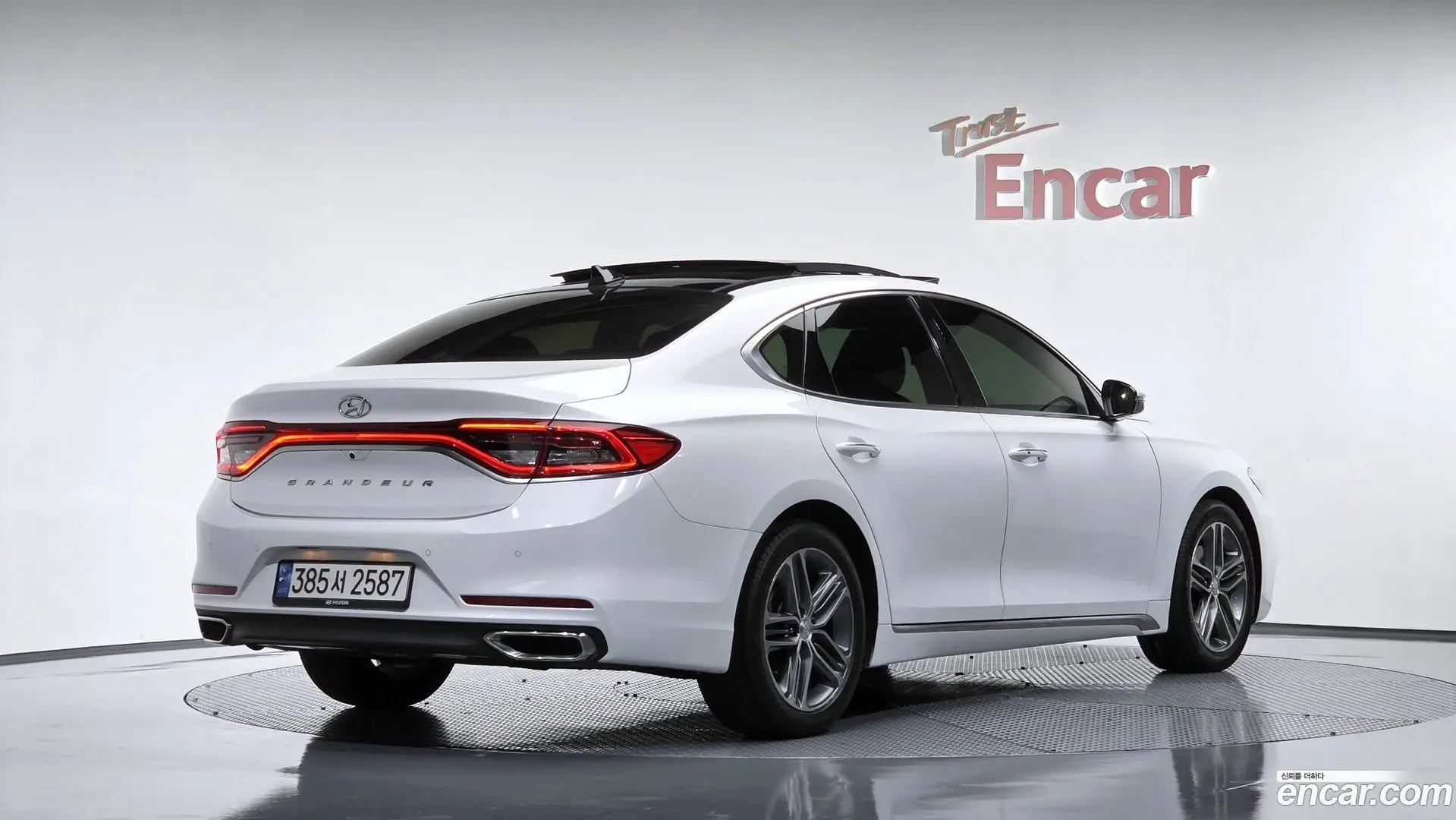 Main__Slider__Photo:Grandeur Hyundai 2017.0-1