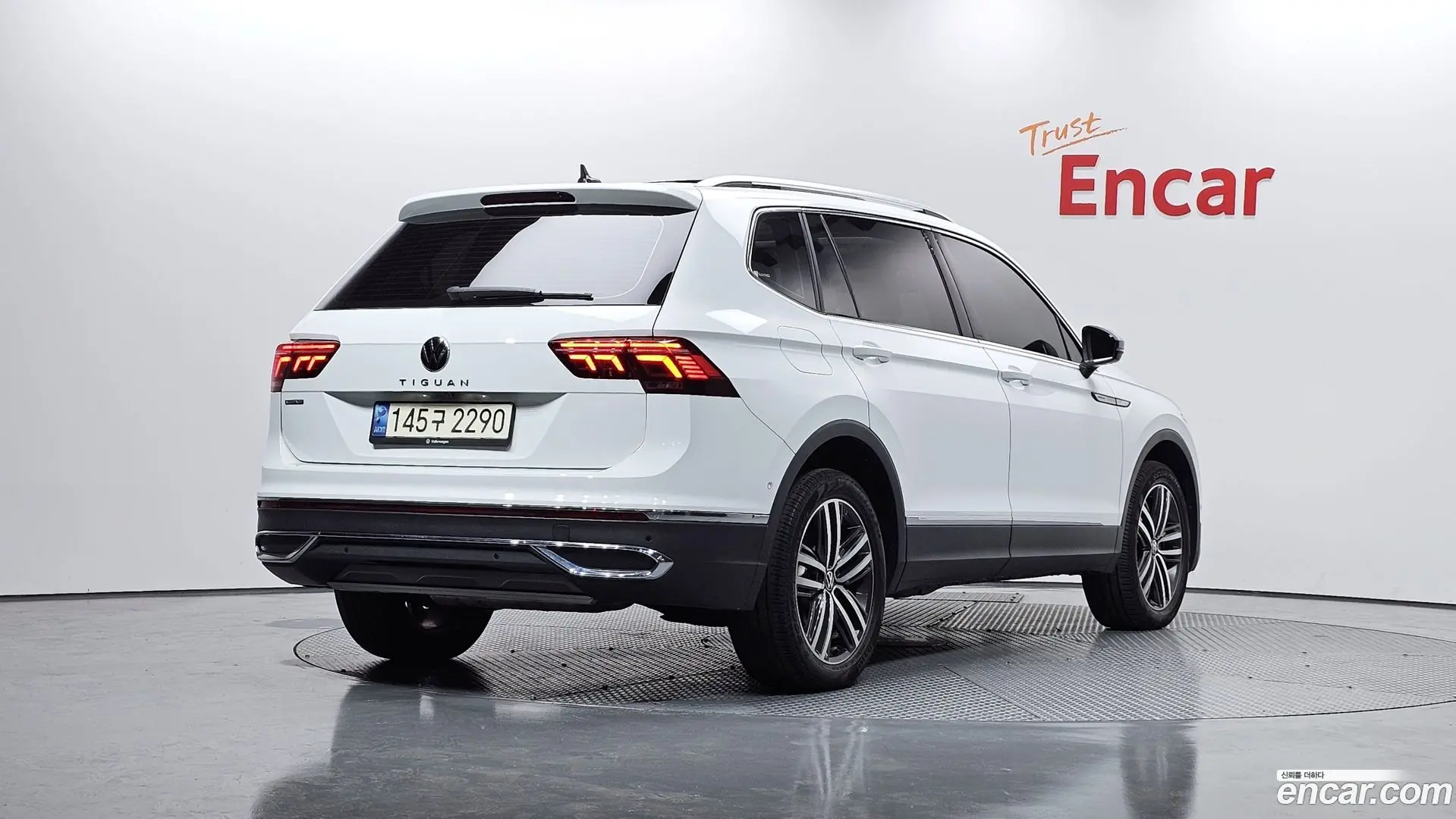 Main__Slider__Photo:Tiguan Volkswagen 2022.10-1