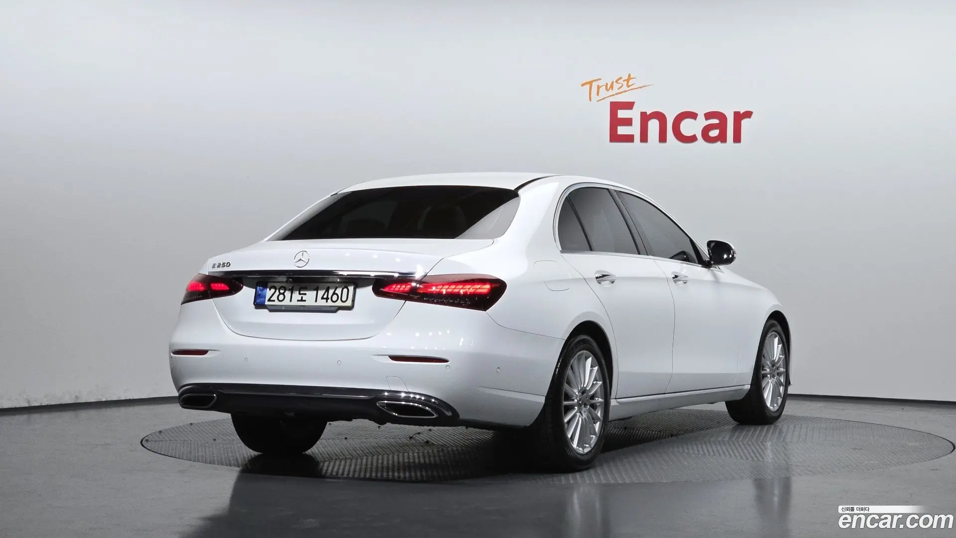 Main__Slider__Photo:E-Class Mercedes-Benz 2021.7-1