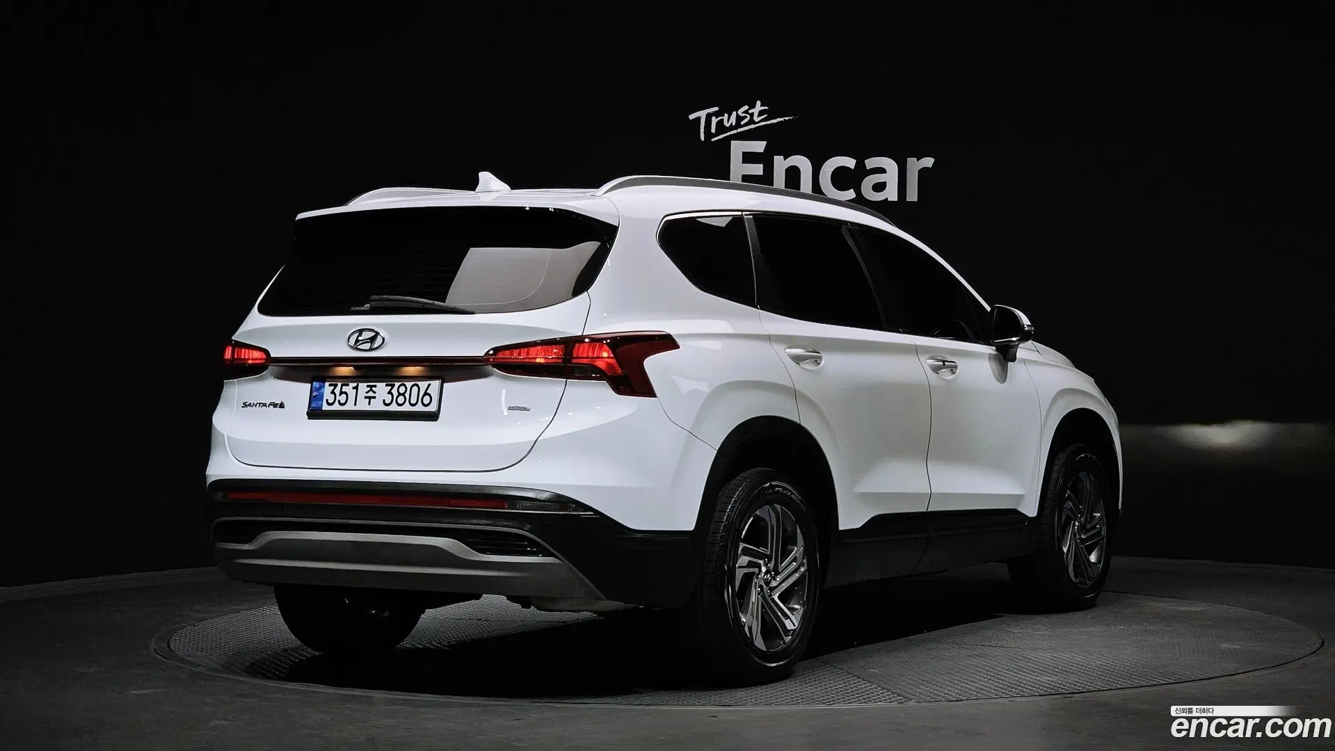 Main__Slider__Photo:Santafe Hyundai 2022.4-1