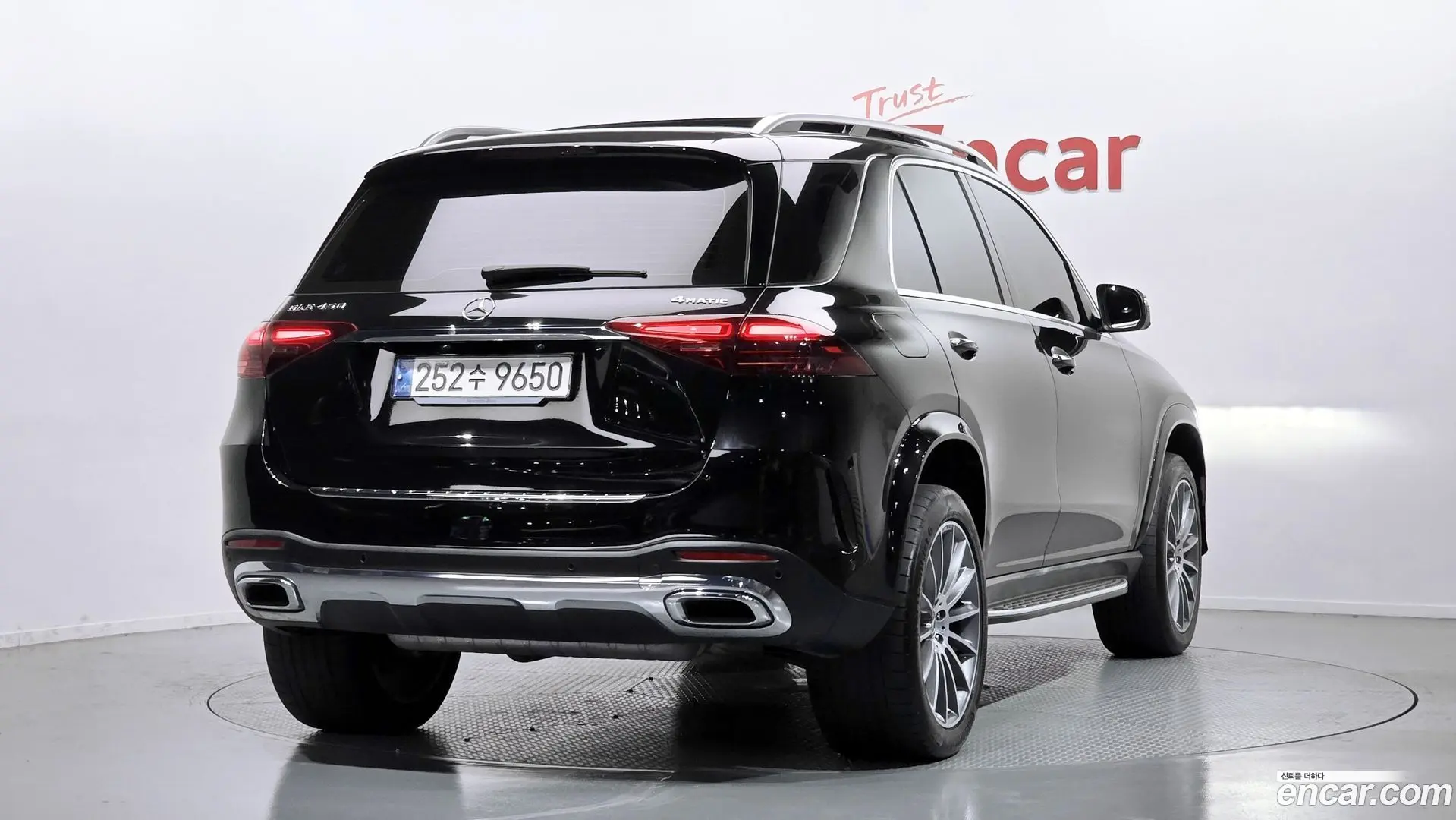 Main__Slider__Photo:GLE-Class Mercedes-Benz 2024.3-1