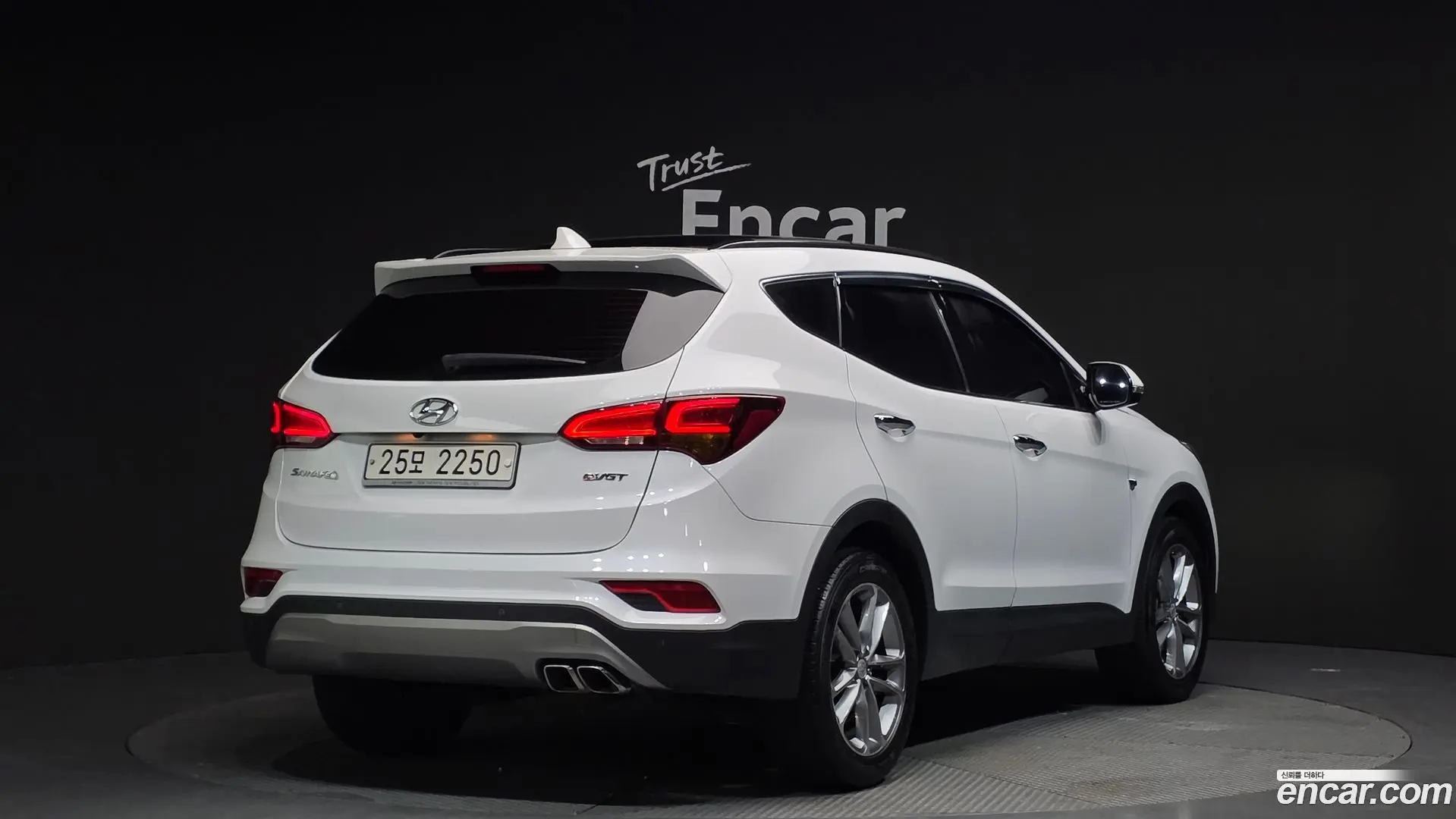 Main__Slider__Photo:Santafe Hyundai 2017.1-1