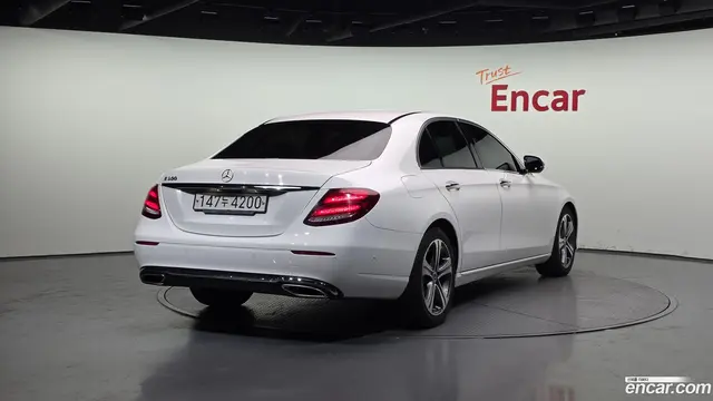 Main__Slider__Photo:E-Class Mercedes-Benz 2020.3-1