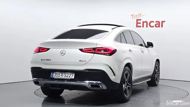 Main__Slider__Photo:GLE-Class Mercedes-Benz 2021.8-1