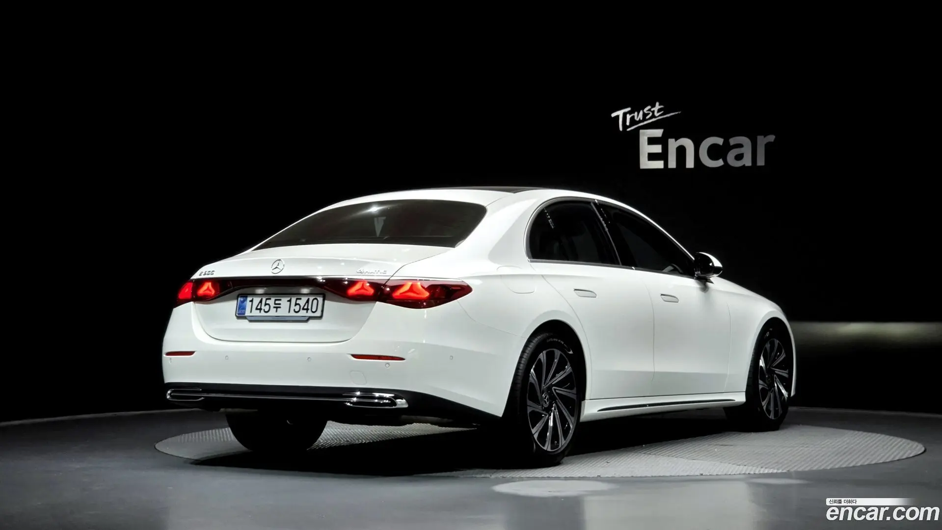 Main__Slider__Photo:E-Class Mercedes-Benz 2025.4-1
