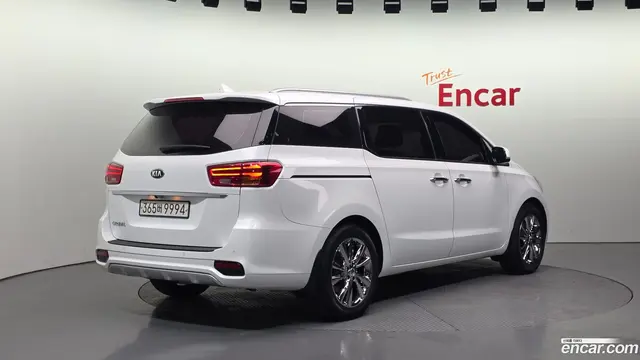Main__Slider__Photo:Canival Kia 2019.3-1