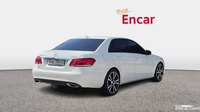 Main__Slider__Photo:E-Class Mercedes-Benz 2015.7-1