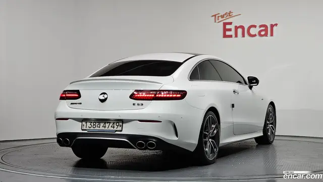 Main__Slider__Photo:E-Class Mercedes-Benz 2021.8-1