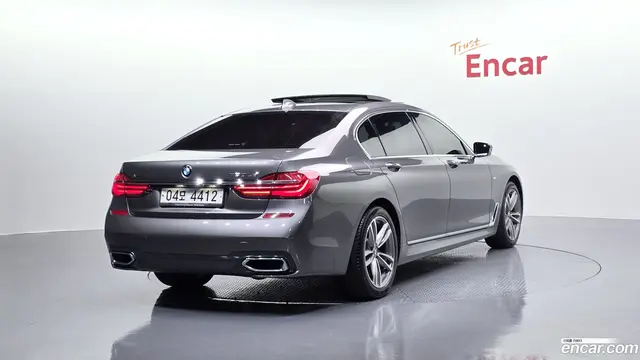 Main__Slider__Photo:7-Series BMW 2017.2-1