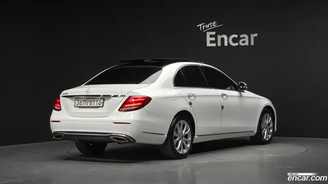 Main__Slider__Photo:E-Class Mercedes-Benz 2016.6-1