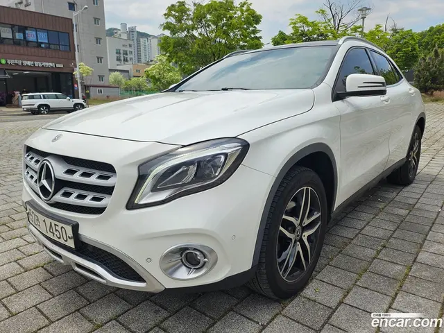 Main__Slider__Photo:GLA-Class Mercedes-Benz 2019.5-1
