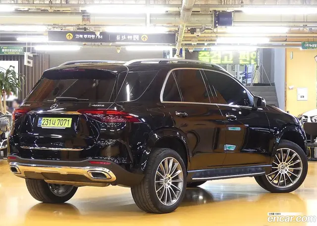 Main__Slider__Photo:GLE-Class Mercedes-Benz 2025.4-1