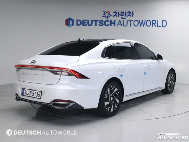Main__Slider__Photo:Grandeur Hyundai 2022.2-1