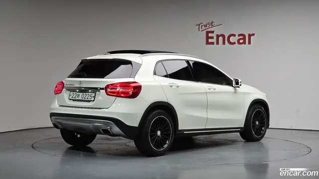 Main__Slider__Photo:GLA-Class Mercedes-Benz 2015.11-1