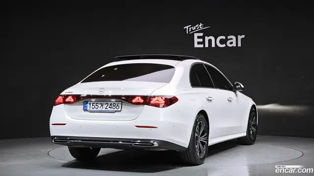 Main__Slider__Photo:E-Class Mercedes-Benz 2025.8-1