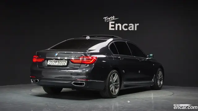 Main__Slider__Photo:7-Series BMW 2016.11-1