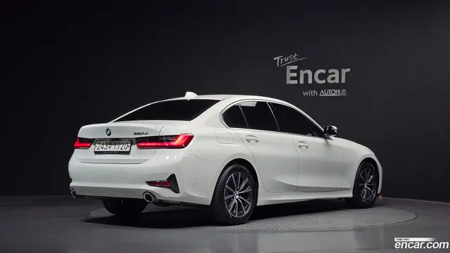 Main__Slider__Photo:3-Series BMW 2019.10-1
