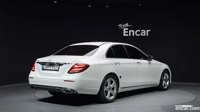 Main__Slider__Photo:E-Class Mercedes-Benz 2018.4-1