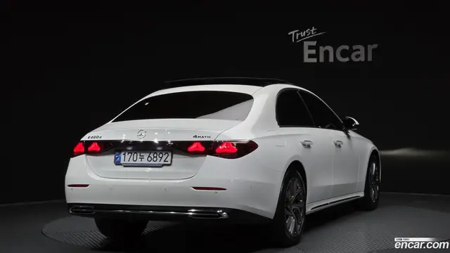 Main__Slider__Photo:E-Class Mercedes-Benz 2024.8-1
