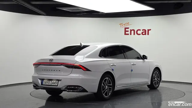 Main__Slider__Photo:Grandeur Hyundai 2020.6-1