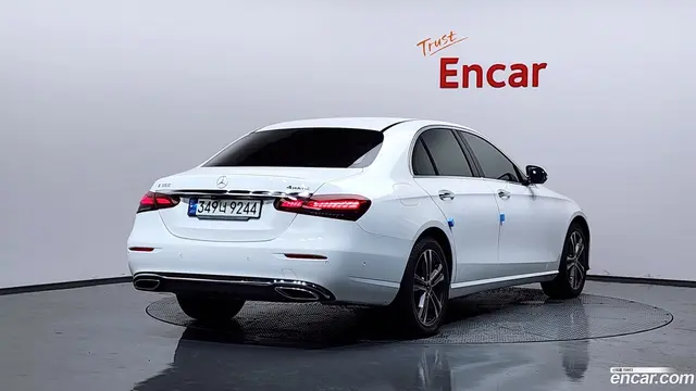 Main__Slider__Photo:E-Class Mercedes-Benz 2021.10-1
