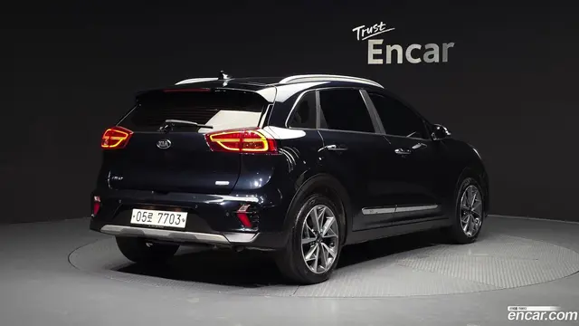 Main__Slider__Photo:Niro Kia 2019.3-1