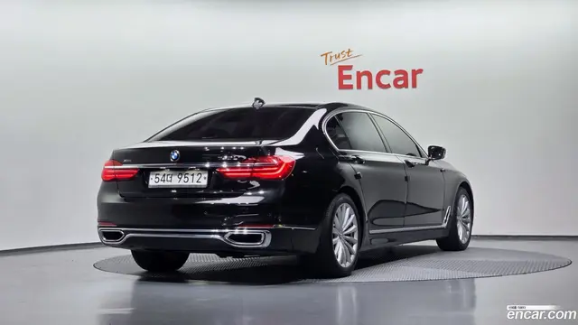 Main__Slider__Photo:7-Series BMW 2016.11-1