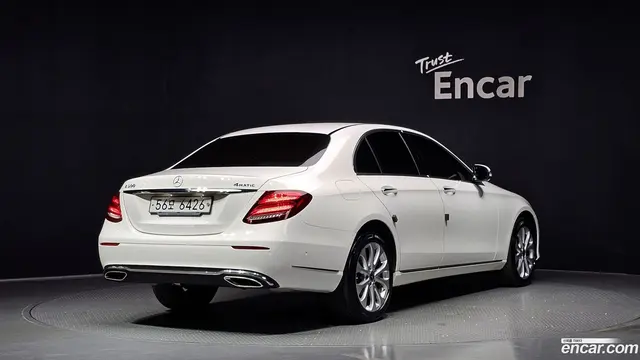 Main__Slider__Photo:E-Class Mercedes-Benz 2018.0-1