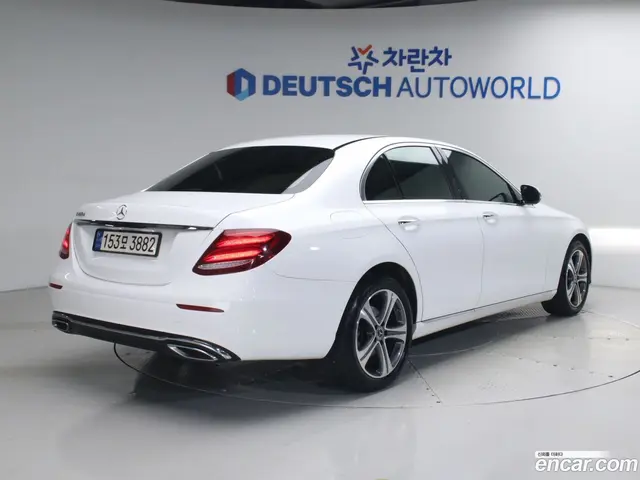 Main__Slider__Photo:E-Class Mercedes-Benz 2018.10-1