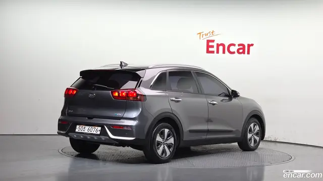 Main__Slider__Photo:Niro Kia 2017.1-1